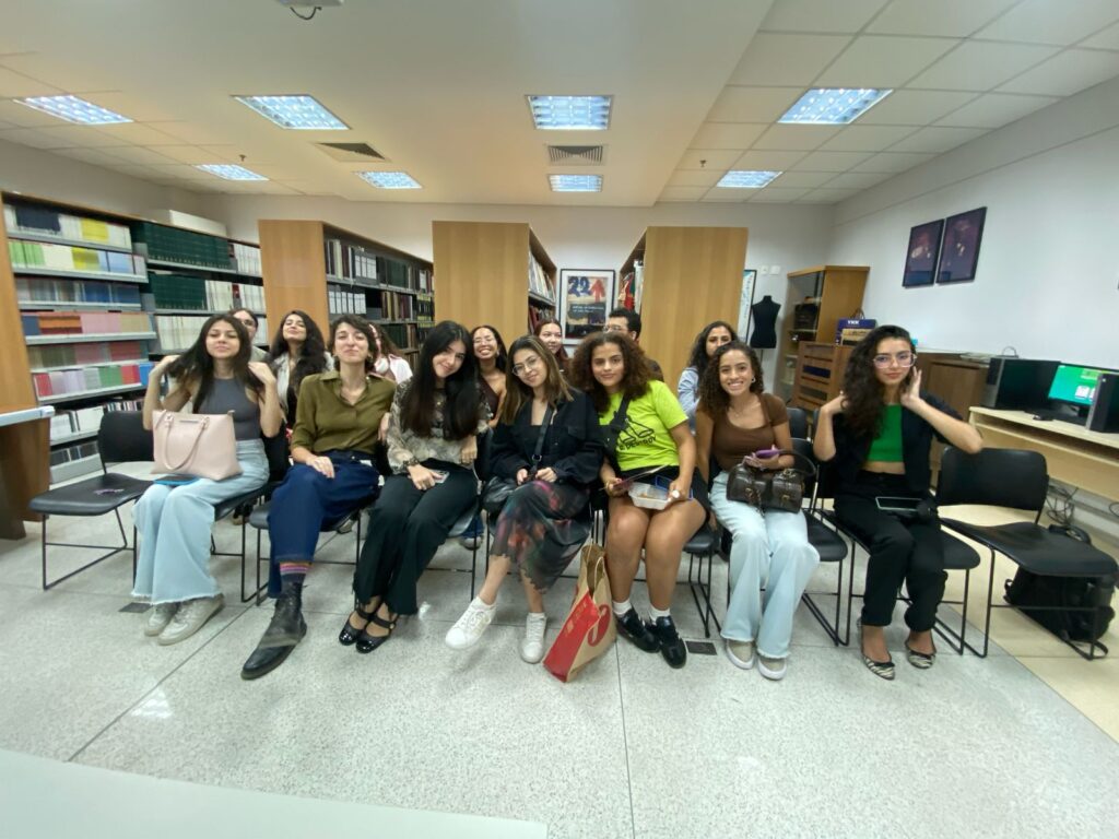 Estudantes dos cursos de Moda da AMO na palestra sobre carreira no setor
