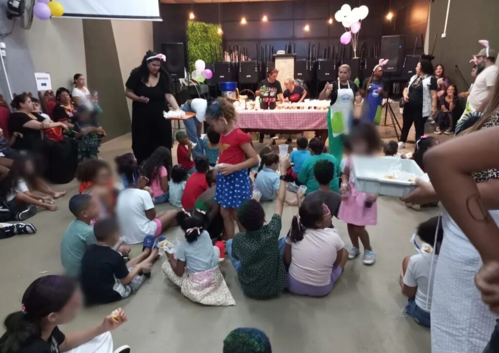 Atléticas, centro acadêmico e bibliotecas doam 