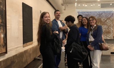 Alunos gravam reportagem no Masp
