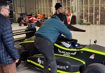 Alunos de Engenharia no autódromo de Interlagos