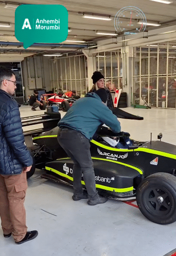 Alunos de Engenharia no autódromo de Interlagos