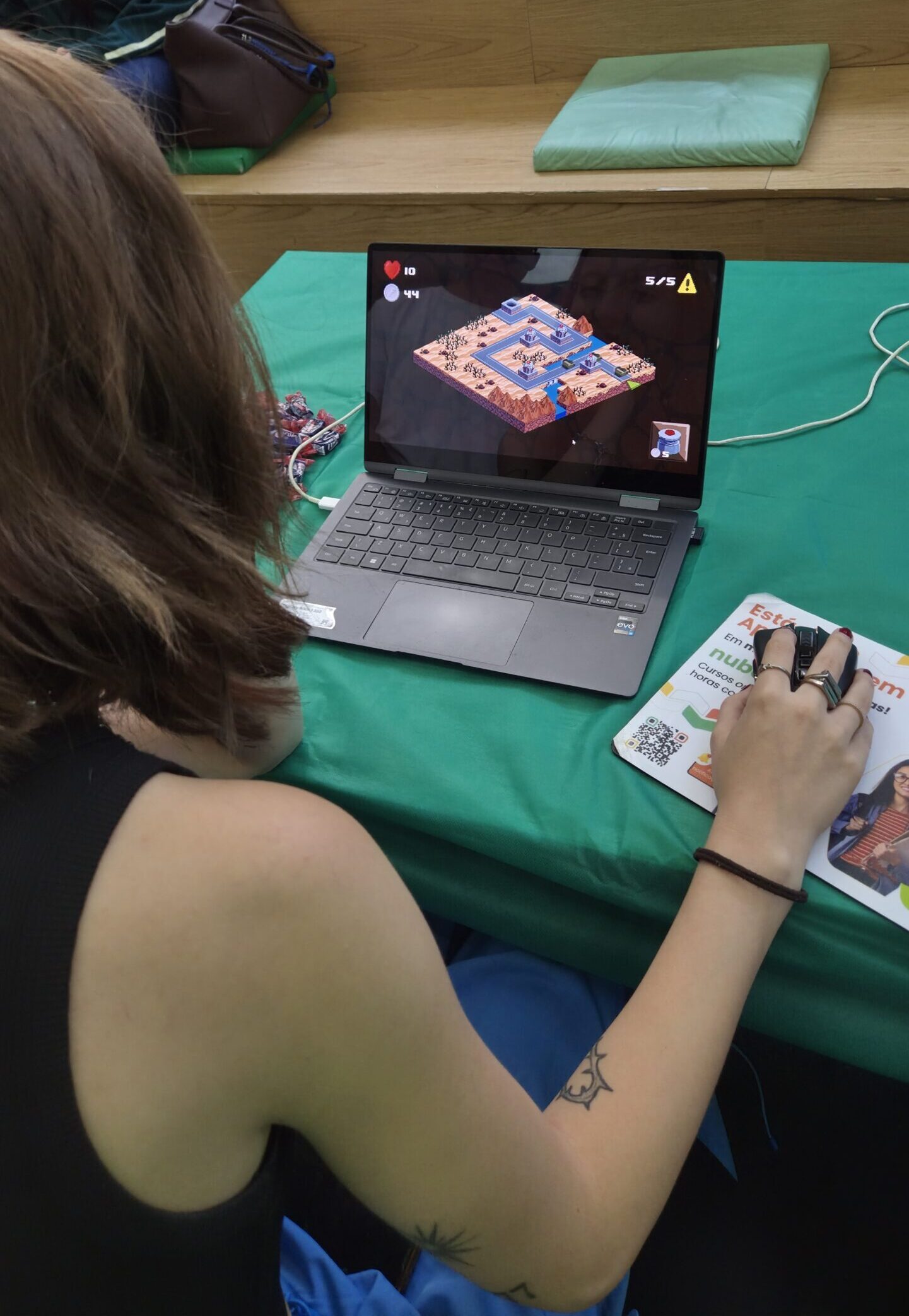 Alunos de Design de Games exoõem jogos autorais
