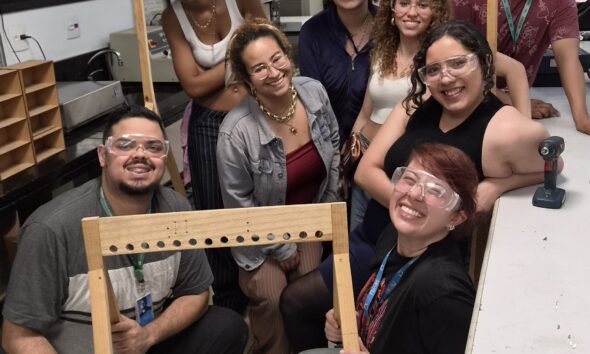 Oficina de marcenaria com estudantes de Design de Moda