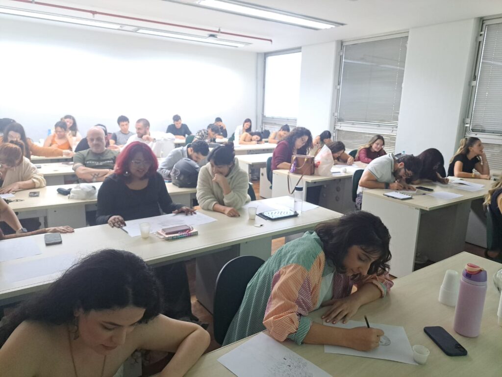 Estudantes durante o I Simpósio de Avaliação Psicológica reúne especialistas e estudantes no campus Paulista da Anhembi